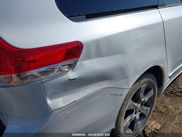 2011 Toyota Sienna Xle/limited მანქანა იყიდება აუქციონზე, vin: 5TDYK3DC6BS057905, აუქციონის ნომერი: 30088626