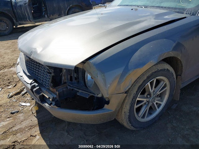2005 Ford Mustang მანქანა იყიდება აუქციონზე, vin: 1ZVFT80NX55126871, აუქციონის ნომერი: 30089062