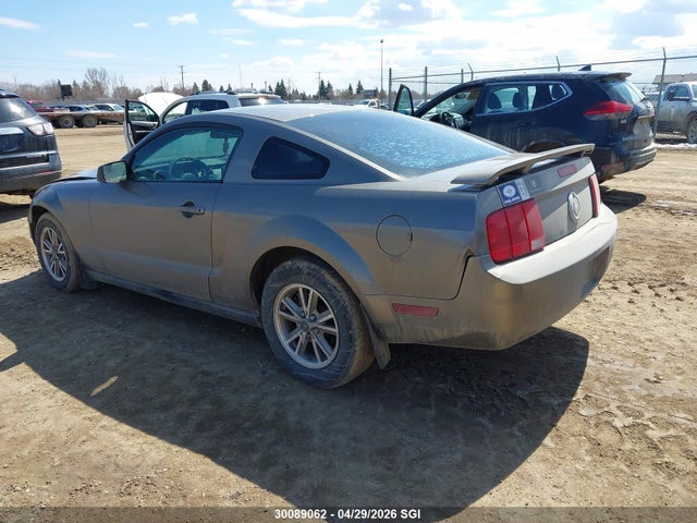 2005 Ford Mustang მანქანა იყიდება აუქციონზე, vin: 1ZVFT80NX55126871, აუქციონის ნომერი: 30089062