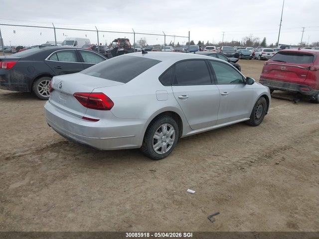 30085918 :رقم المزاد ، 1VWAA7A35JC022110 vin ، 2018 Volkswagen Passat S/r-line مزاد بيع