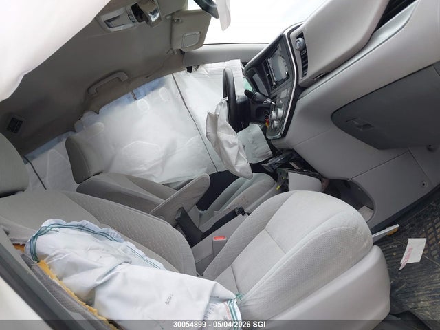 2018 Toyota Sienna Le 8-passenger მანქანა იყიდება აუქციონზე, vin: 5TDKZ3DC2JS953831, აუქციონის ნომერი: 30054899