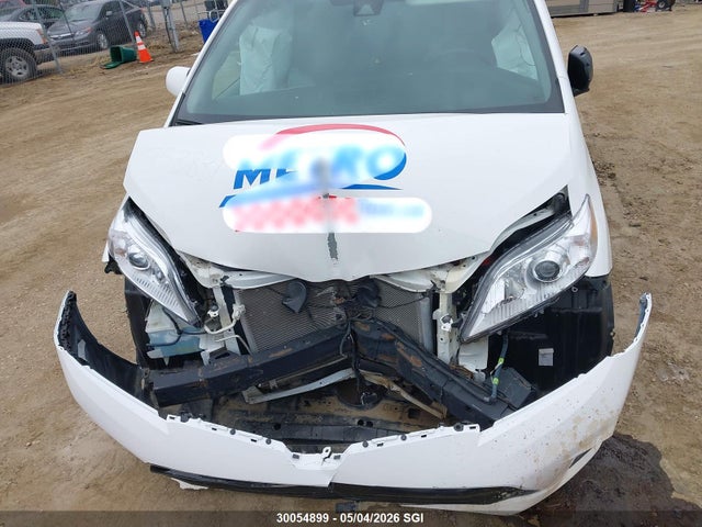 2018 Toyota Sienna Le 8-passenger მანქანა იყიდება აუქციონზე, vin: 5TDKZ3DC2JS953831, აუქციონის ნომერი: 30054899