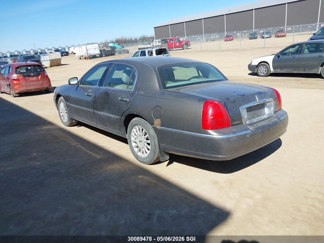 2003 Lincoln Town Car Signature მანქანა იყიდება აუქციონზე, vin: 1LNHM82W73Y650517, აუქციონის ნომერი: 30089478