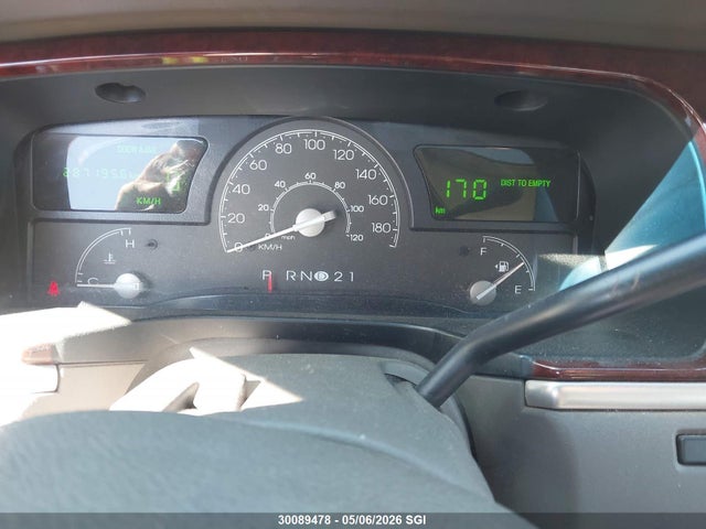 2003 Lincoln Town Car Signature მანქანა იყიდება აუქციონზე, vin: 1LNHM82W73Y650517, აუქციონის ნომერი: 30089478