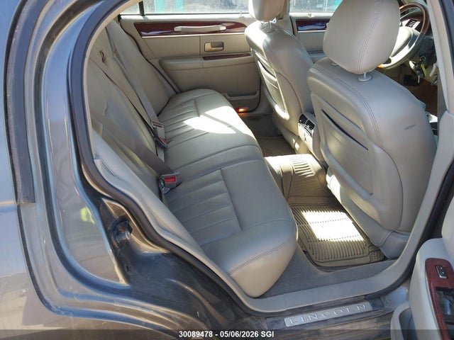 2003 Lincoln Town Car Signature მანქანა იყიდება აუქციონზე, vin: 1LNHM82W73Y650517, აუქციონის ნომერი: 30089478