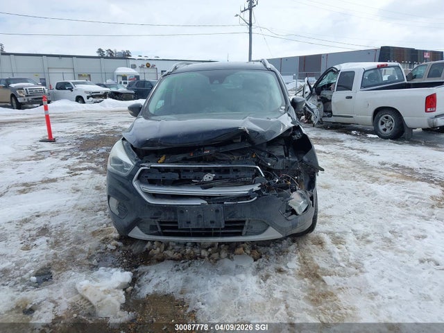 1FMCU9J98HUA16868 Ford Escape Titanium