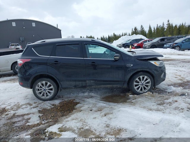 1FMCU9J98HUA16868 Ford Escape Titanium