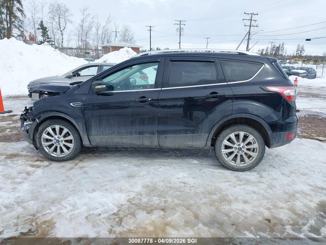 1FMCU9J98HUA16868 Ford Escape Titanium