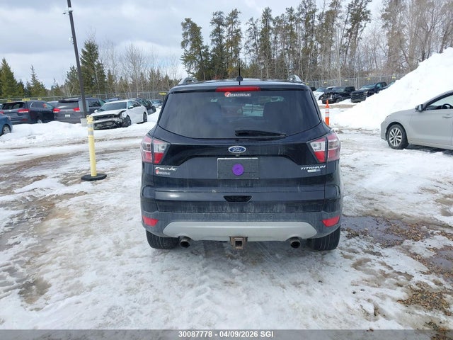 1FMCU9J98HUA16868 Ford Escape Titanium