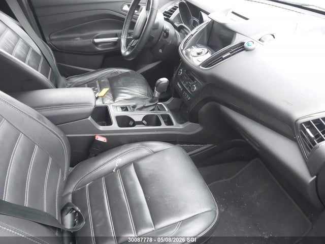 1FMCU9J98HUA16868 Ford Escape Titanium