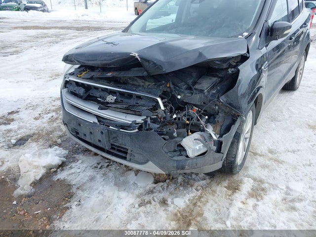 1FMCU9J98HUA16868 Ford Escape Titanium