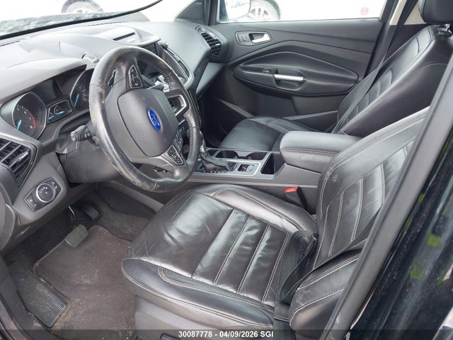 1FMCU9J98HUA16868 Ford Escape Titanium
