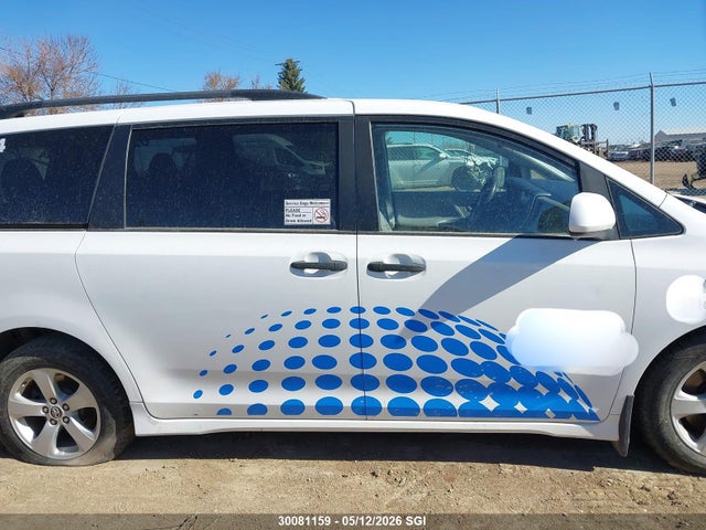 5TDZZ3DCXKS002910 Toyota Sienna