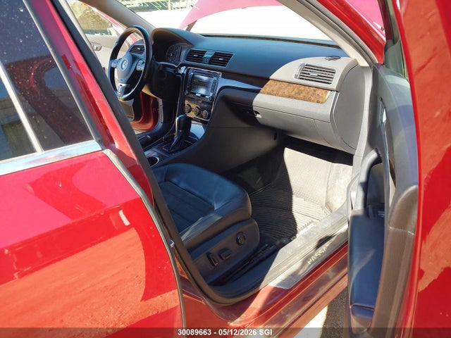 30089663 :رقم المزاد ، 1VWCV7A3XFC054233 vin ، 2015 Volkswagen Passat Sel مزاد بيع