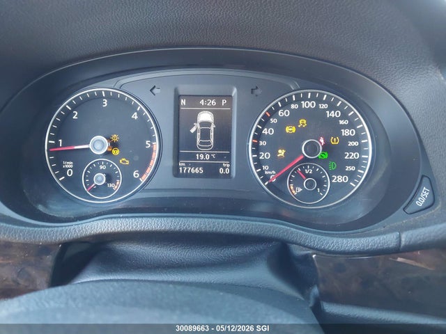 30089663 :رقم المزاد ، 1VWCV7A3XFC054233 vin ، 2015 Volkswagen Passat Sel مزاد بيع