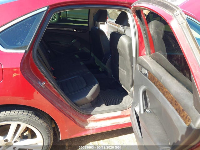 30089663 :رقم المزاد ، 1VWCV7A3XFC054233 vin ، 2015 Volkswagen Passat Sel مزاد بيع