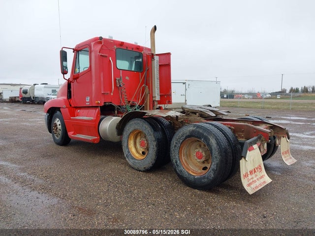 30089796 :رقم المزاد ، 1FUYSSEB8YPG17213 vin ، 2000 Freightliner Conventional Flc120 مزاد بيع