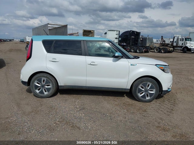 2017 Kia Soul Ev მანქანა იყიდება აუქციონზე, vin: KNDJX3AE1H7023267, აუქციონის ნომერი: 30090026
