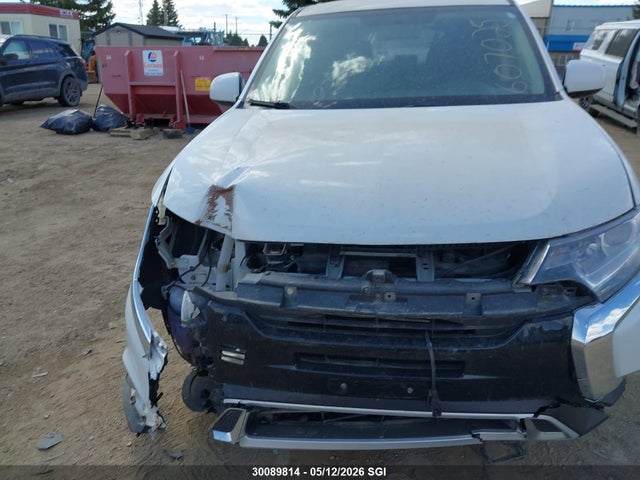 30089814 :رقم المزاد ، JA4AZ2A32LZ607025 vin ، 2020 Mitsubishi Outlander Es مزاد بيع