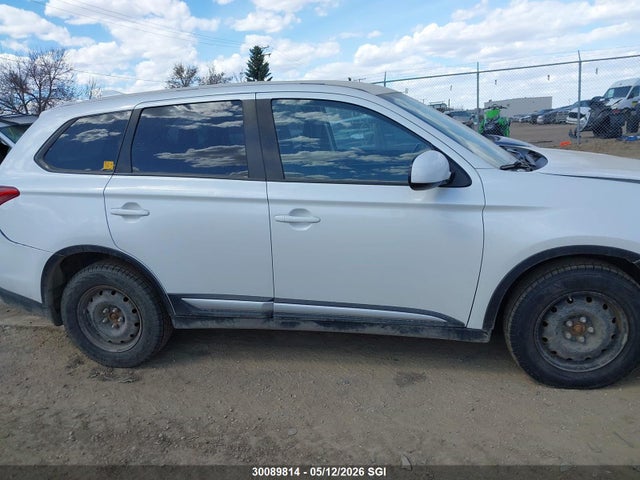 30089814 :رقم المزاد ، JA4AZ2A32LZ607025 vin ، 2020 Mitsubishi Outlander Es مزاد بيع