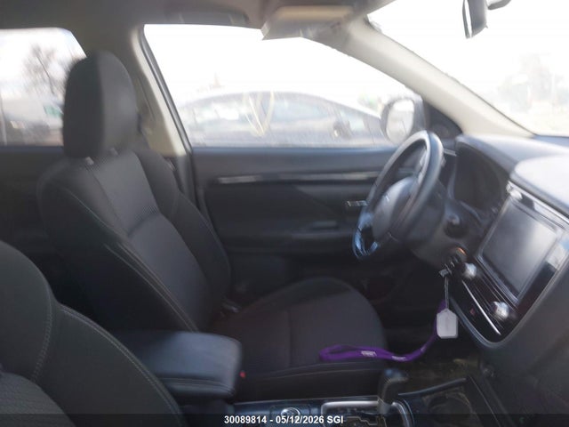 30089814 :رقم المزاد ، JA4AZ2A32LZ607025 vin ، 2020 Mitsubishi Outlander Es مزاد بيع