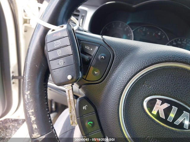 KNAHT8A30G7163425 KIA Rondo
