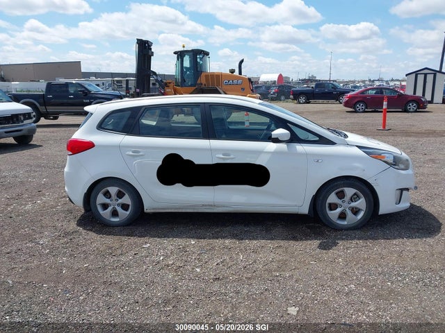 KNAHT8A30G7163425 KIA Rondo