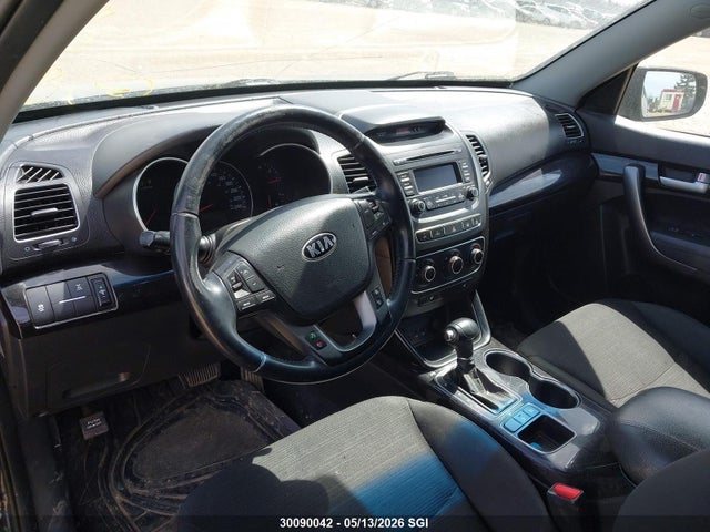 5XYKTDA73FG585890 KIA SORENTO LX