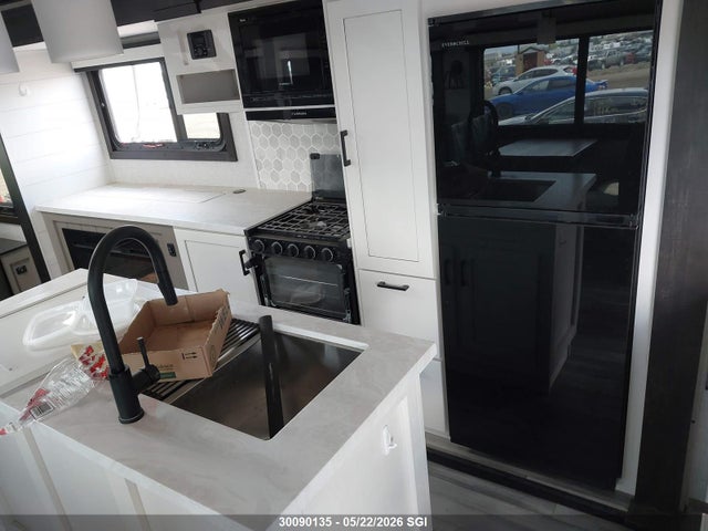 30090135 :رقم المزاد ، 1UJBK0BT0R14S0083 vin ، 2024 Jayco  مزاد بيع
