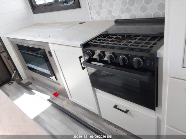 30090135 :رقم المزاد ، 1UJBK0BT0R14S0083 vin ، 2024 Jayco  مزاد بيع