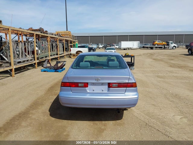 30072638 :رقم المزاد ، JT2BG22K0W0113138 vin ، 1998 Toyota Camry Ce/le/xle مزاد بيع