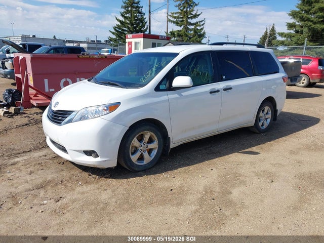 2017 Toyota Sienna მანქანა იყიდება აუქციონზე, vin: 5TDZZ3DCXHS847992, აუქციონის ნომერი: 30089999