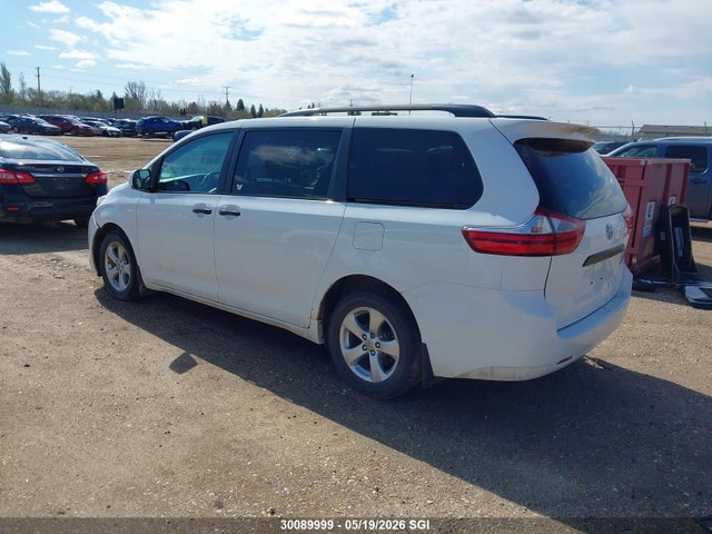 2017 Toyota Sienna მანქანა იყიდება აუქციონზე, vin: 5TDZZ3DCXHS847992, აუქციონის ნომერი: 30089999