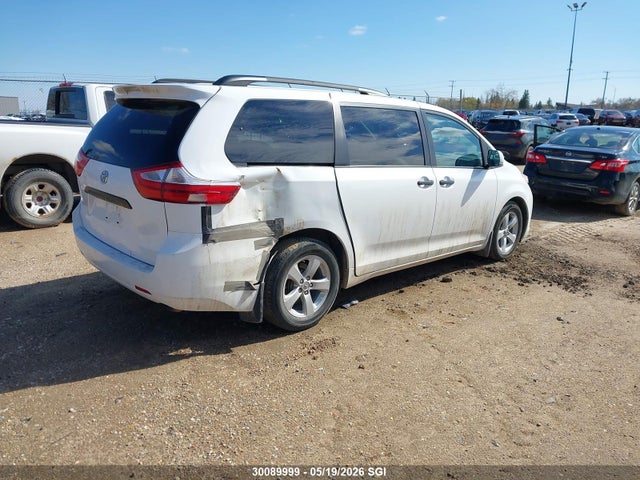 2017 Toyota Sienna მანქანა იყიდება აუქციონზე, vin: 5TDZZ3DCXHS847992, აუქციონის ნომერი: 30089999