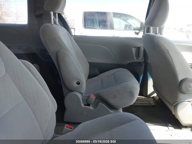 2017 Toyota Sienna მანქანა იყიდება აუქციონზე, vin: 5TDZZ3DCXHS847992, აუქციონის ნომერი: 30089999