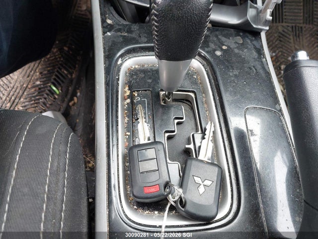 JA4AZ2A34JZ607590 Mitsubishi Outlander Es