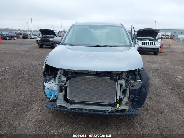 JA4AZ2A34JZ607590 Mitsubishi Outlander Es