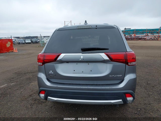 JA4AZ2A34JZ607590 Mitsubishi Outlander Es