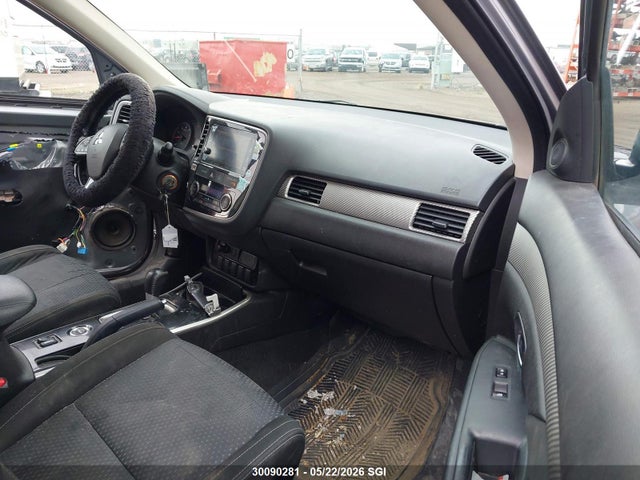 JA4AZ2A34JZ607590 Mitsubishi Outlander Es