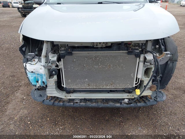 JA4AZ2A34JZ607590 Mitsubishi Outlander Es