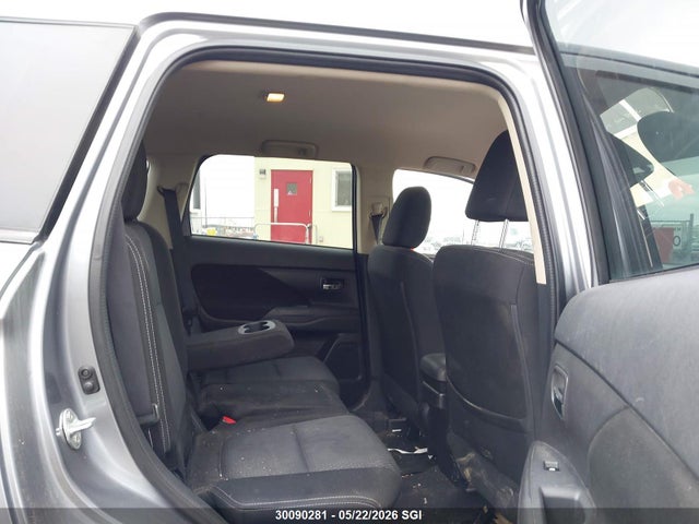 JA4AZ2A34JZ607590 Mitsubishi Outlander Es