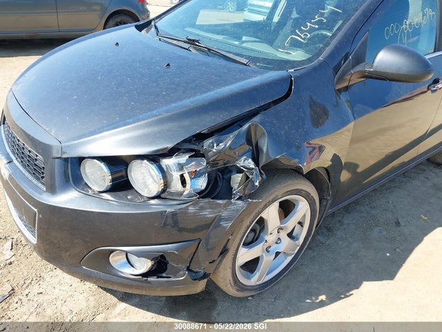30088671 :رقم المزاد ، 1G1JC6EH9E4176454 vin ، 2014 Chevrolet Sonic Lt مزاد بيع