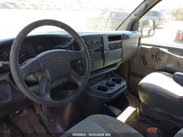 30089925 :رقم المزاد ، 1GCGG25V741108027 vin ، 2004 Chevrolet Express G2500 مزاد بيع
