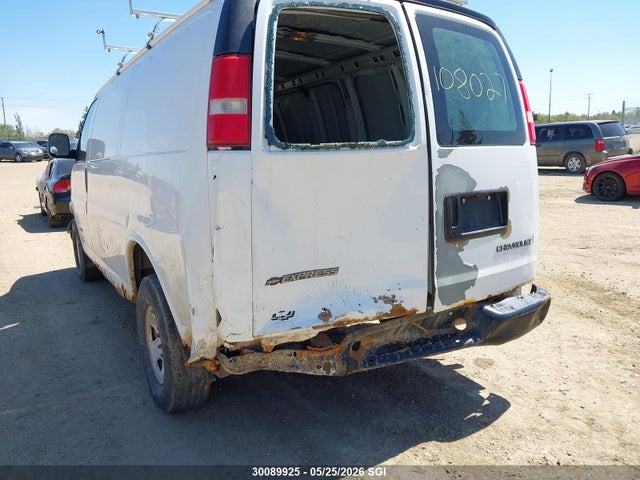 30089925 :رقم المزاد ، 1GCGG25V741108027 vin ، 2004 Chevrolet Express G2500 مزاد بيع