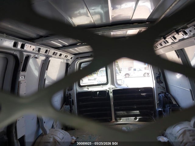 30089925 :رقم المزاد ، 1GCGG25V741108027 vin ، 2004 Chevrolet Express G2500 مزاد بيع