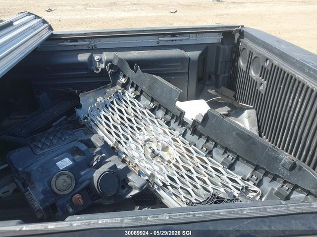 30089924 :رقم المزاد ، 1N6AA1E53JN543405 vin ، 2018 Nissan Titan Sv/sl/pro-4x/plat Res مزاد بيع