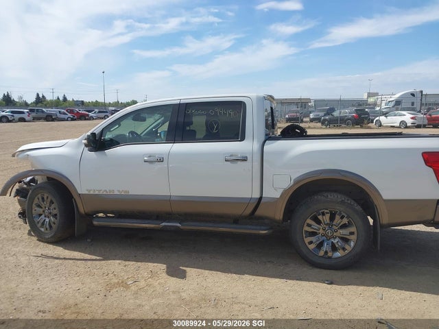 30089924 :رقم المزاد ، 1N6AA1E53JN543405 vin ، 2018 Nissan Titan Sv/sl/pro-4x/plat Res مزاد بيع