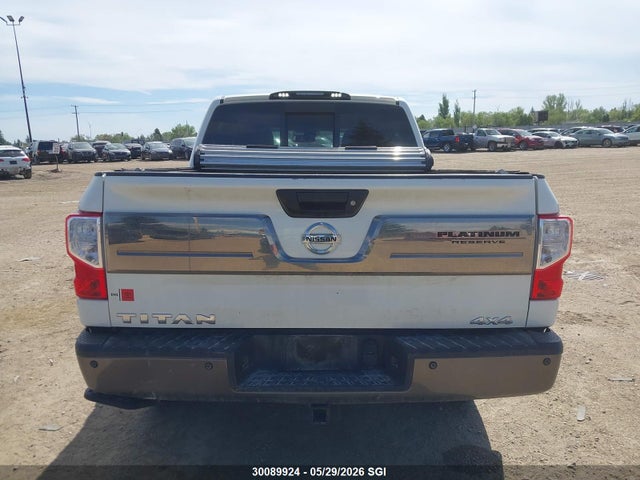 30089924 :رقم المزاد ، 1N6AA1E53JN543405 vin ، 2018 Nissan Titan Sv/sl/pro-4x/plat Res مزاد بيع