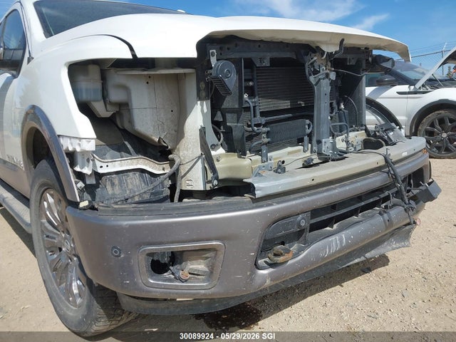 30089924 :رقم المزاد ، 1N6AA1E53JN543405 vin ، 2018 Nissan Titan Sv/sl/pro-4x/plat Res مزاد بيع