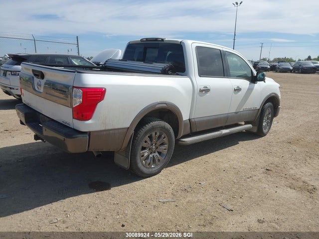 30089924 :رقم المزاد ، 1N6AA1E53JN543405 vin ، 2018 Nissan Titan Sv/sl/pro-4x/plat Res مزاد بيع